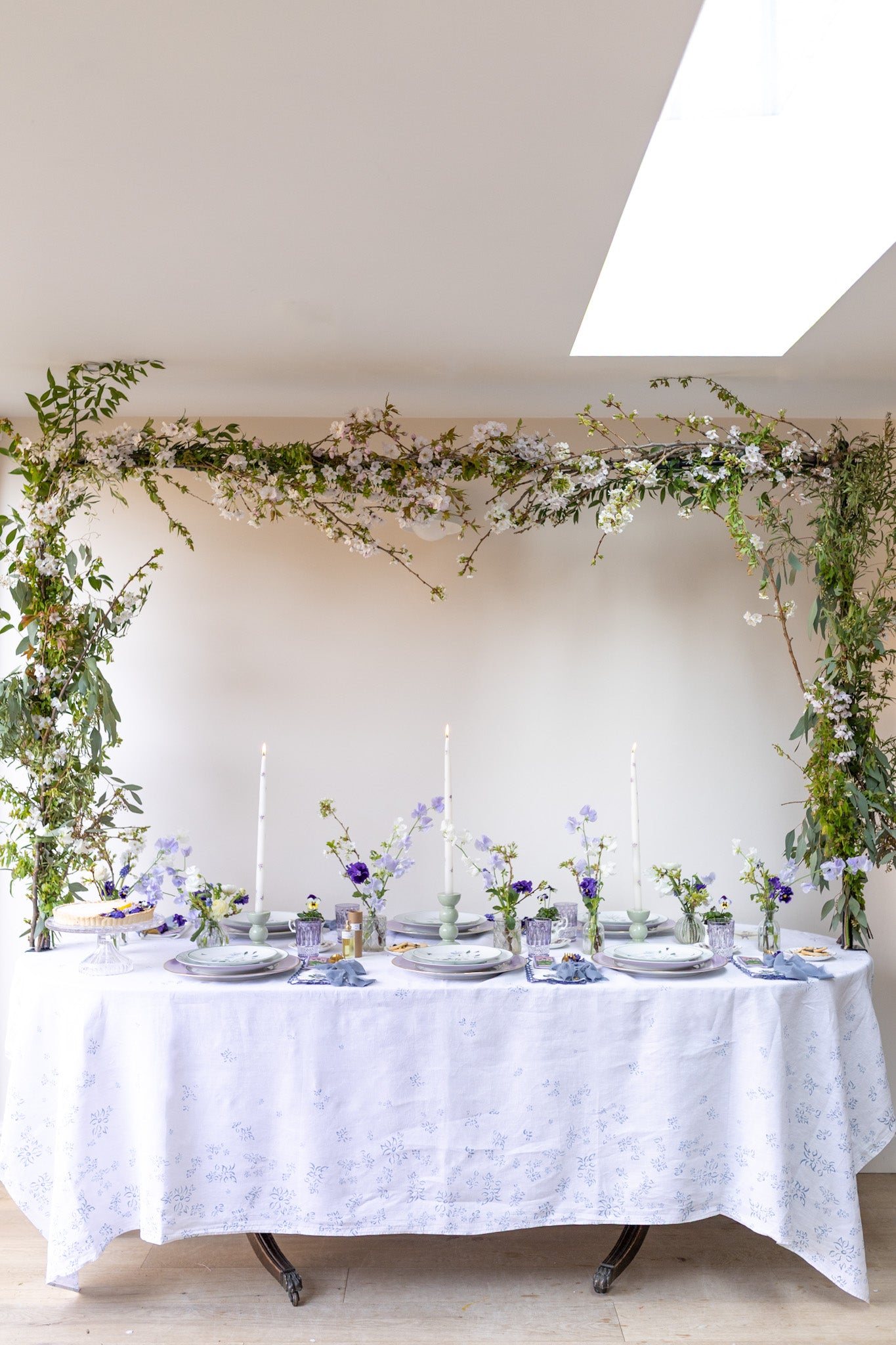 Overhead table arch with blossom