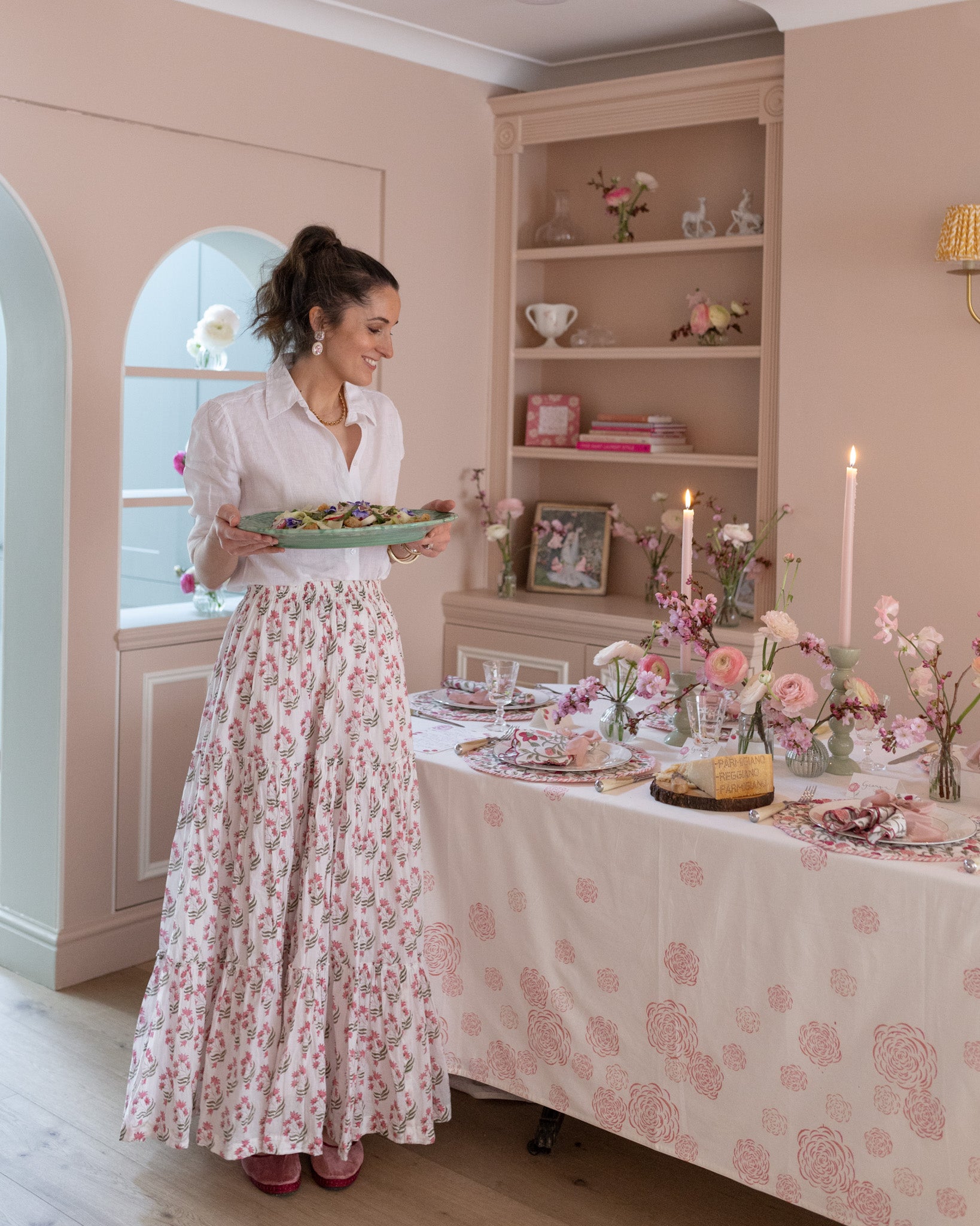 Spring dinner party tablescape with Rosanna